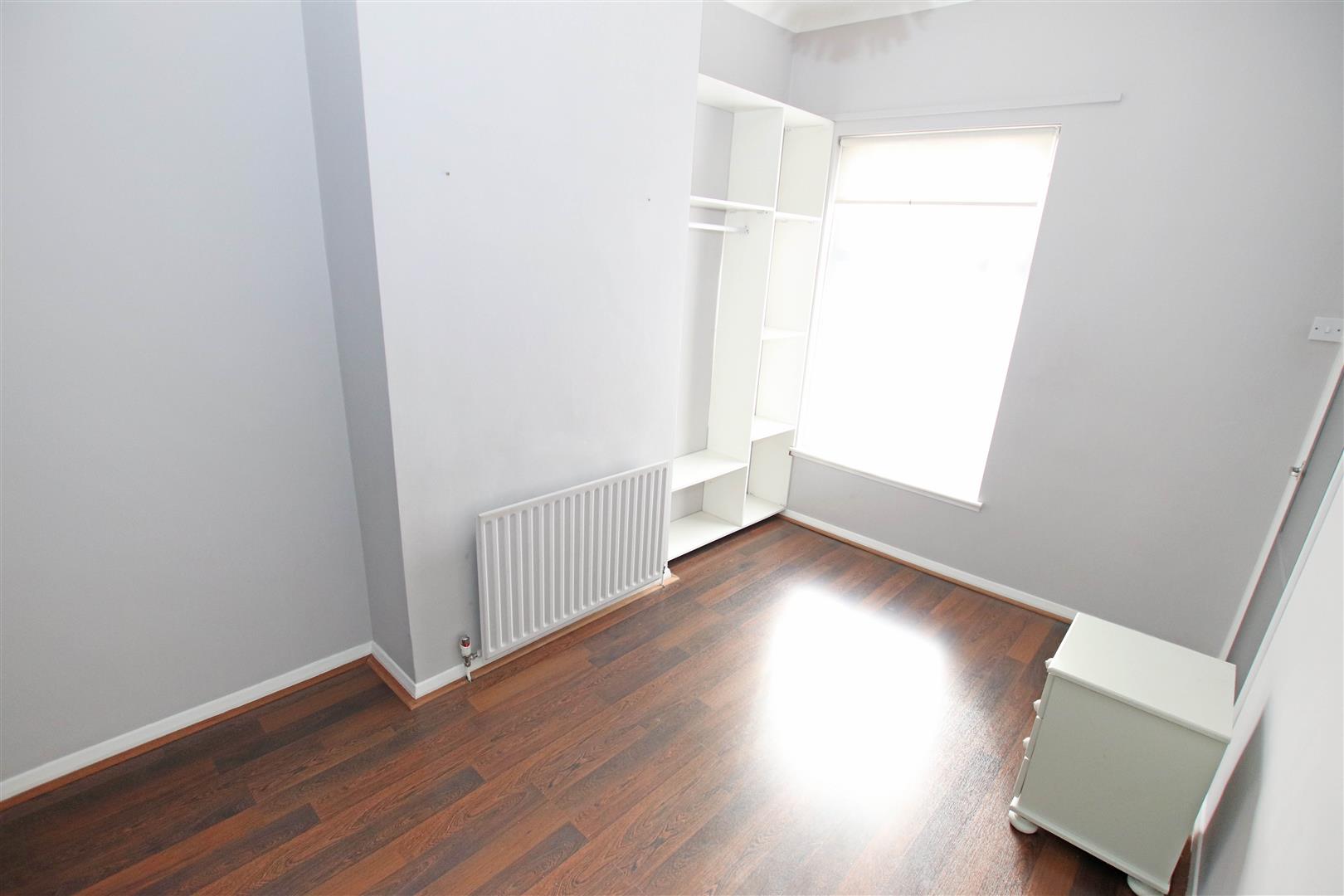 BEDROOM TWO (MIDDLE)